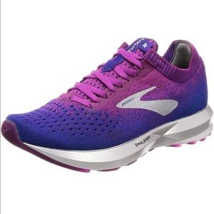*** 2 for $5*** BROOKS levitate 2